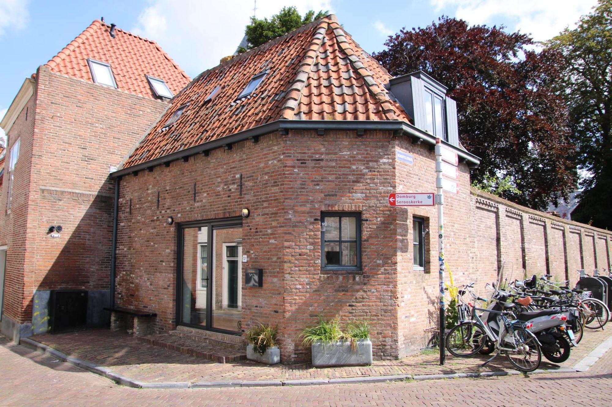 Appartement Sfeervolle Monumentale Woning, In Het Centrum